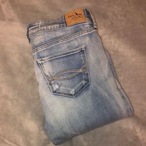 a&f light wash distressed jeans - sz 4 long